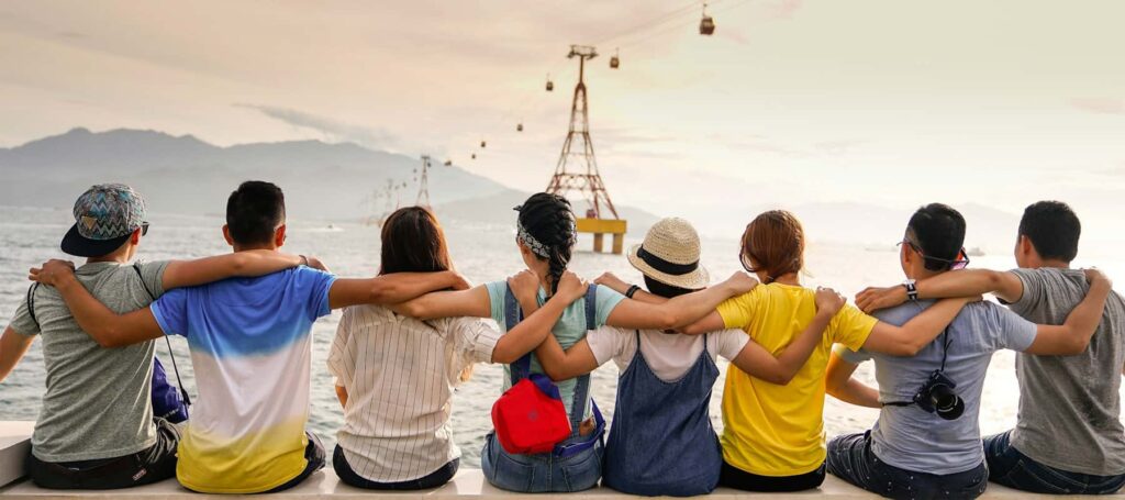 Personas-diferentes-razas-arraigo-social-España