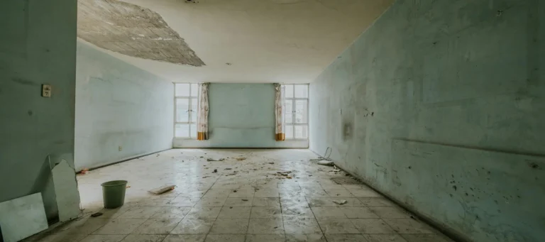 Apartamento al que se le han caído pedasos de techo vicios ocultos en una vivienda